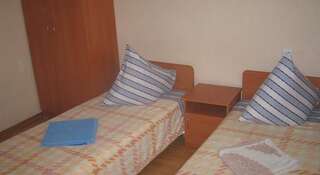 Гостиница Гостевой Дом на Молодежной Солнечногорское Односпальная кровать в общем номере-1